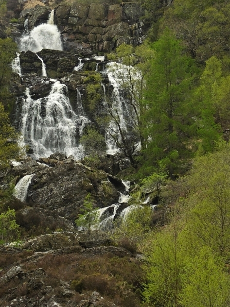 Wodospad Pistyll Rhyd-y-meincau znany też jako Rhiwargor Waterfalls