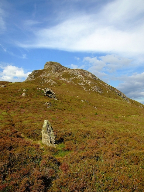 Menhir Plas Cregennen Stone i grodzisko na Pared-y-Cefn-Hir